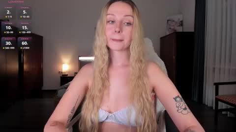 Emilie online show from 10-04-25, 03:21