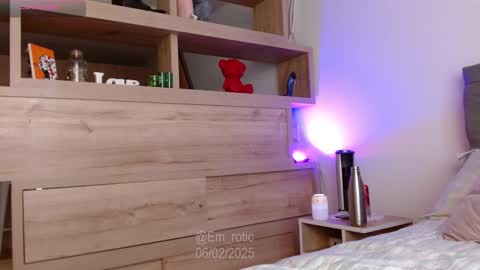 Emilia  online show from 02-06-25, 05:19