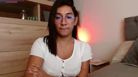 Emilia  online show from 03-01-25, 01:07