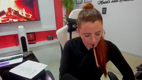 Estefany Martinez Acua INSTAGRAM ema 04oficial online show from 01-28-25, 09:19