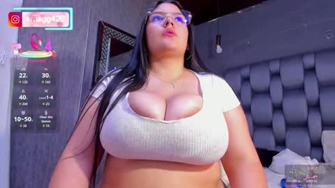 Snapshot of ema_grey1 chatting on 11-11-25, 05:35 ema_grey1 online show from 11-11-25, 05:35