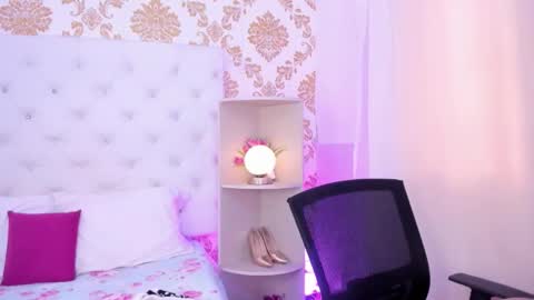 Ema Lambert  online show from 01-12-26, 02:00