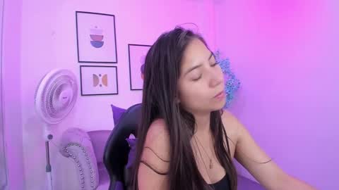 Ema louisx  online show from 12-04-24, 11:52