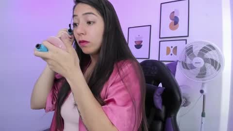 Ema louisx  online show from 01-08-25, 12:47