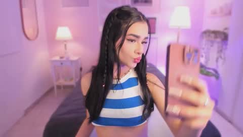 Snapshot of ema_soul chatting on 12-18-25, 07:42 emma soul online show from 12-18-25, 07:42