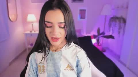 Snapshot of ema_soul chatting on 12-22-25, 07:44 emma soul online show from 12-22-25, 07:44