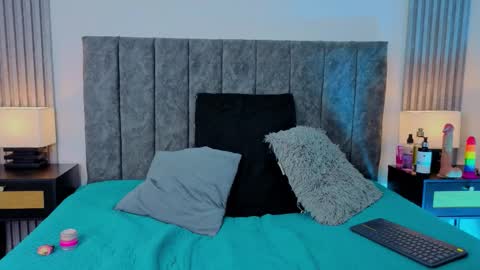 Snapshot of ema_stone65 chatting on 10-21-25, 12:11 Ema online show from 10-21-25, 12:11