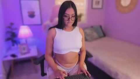 Snapshot of ema_wett chatting on 09-25-25, 09:29 Ema online show from 09-25-25, 09:29