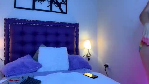 Snapshot of emahealt chatting on 10-23-25, 12:43 EMA HEALT online show from 10-23-25, 12:43