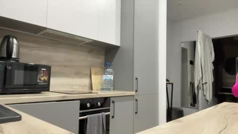 Snapshot of emberbunny chatting on 10-07-25, 03:36 Alice online show from 10-07-25, 03:36