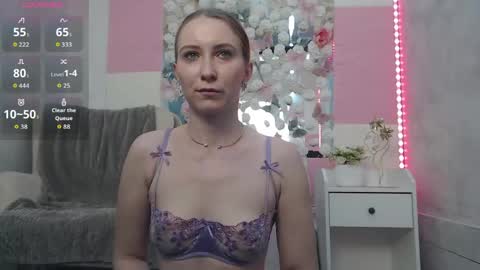 Snapshot of emberluna_ chatting on 05-12-26, 07:05 Ember online show from 05-12-26, 07:05