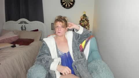 Ember Pheonixxx online show from 12-23-24, 06:44