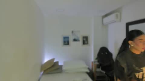 emelie_89 online show from 10-23-25, 12:15