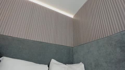 emelie_89 online show from 01-14-26, 12:00