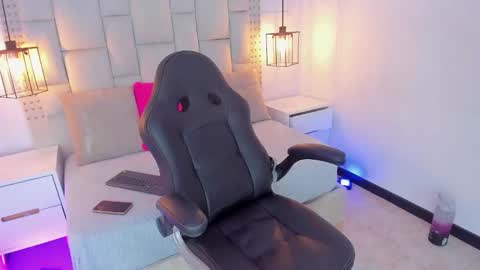 Emily  online show from 12-04-24, 11:02