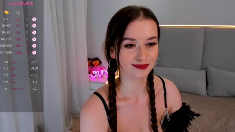 Snapshot of emelilove chatting on 01-11-25, 11:34 Emeli online show from 01-11-25, 11:34