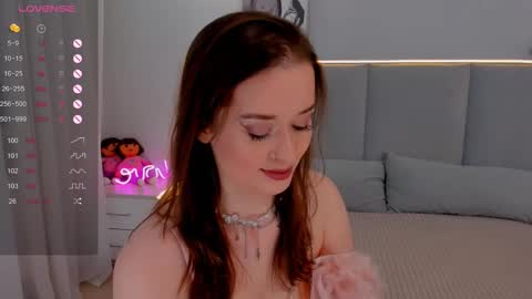 Snapshot of emelilove chatting on 02-20-25, 05:33 Emeli online show from 02-20-25, 05:33