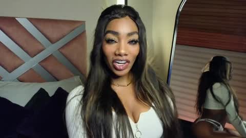 anyelii  online show from 02-08-25, 11:24