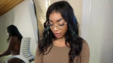 anyelii  online show from 03-12-25, 07:49