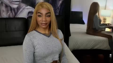 anyelii  online show from 11-17-25, 03:01