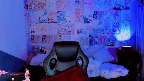 Snapshot of emely_rous chatting on 11-06-25, 02:18 Emely Rous online show from 11-06-25, 02:18