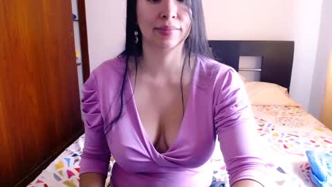 Snapshot of emely_sexx chatting on 12-06-24, 04:06 emely_sexx online show from 12-06-24, 04:06
