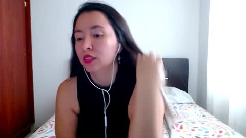 Snapshot of emely_sexx chatting on 10-08-25, 04:15 emely_sexx online show from 10-08-25, 04:15