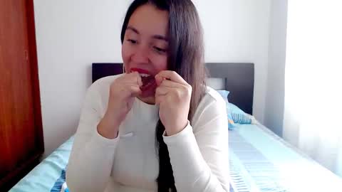 Snapshot of emely_sexx chatting on 10-16-25, 06:31 emely_sexx online show from 10-16-25, 06:31