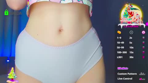 Snapshot of emelycrystal chatting on 12-28-24, 03:26 Emely online show from 12-28-24, 03:26