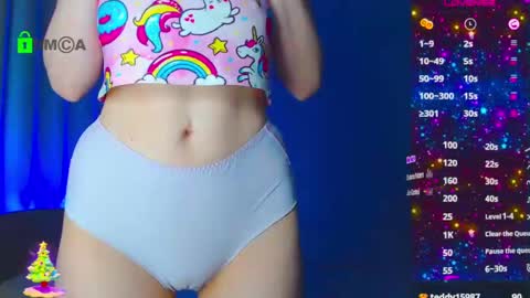 Snapshot of emelycrystal chatting on 01-29-25, 06:33 Emely online show from 01-29-25, 06:33