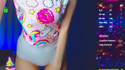 Snapshot of emelycrystal chatting on 02-07-25, 04:27 Emely online show from 02-07-25, 04:27