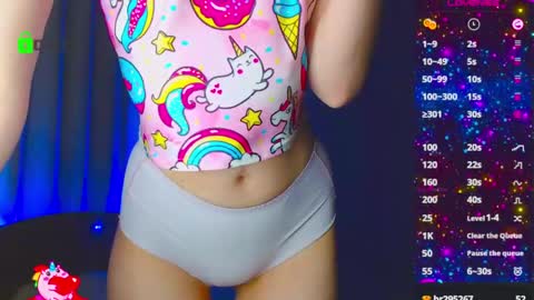 Snapshot of emelycrystal chatting on 03-05-25, 07:27 Emely online show from 03-05-25, 07:27