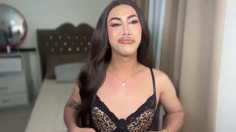 Snapshot of emelywest chatting on 03-04-26, 12:33 EMELY online show from 03-04-26, 12:33