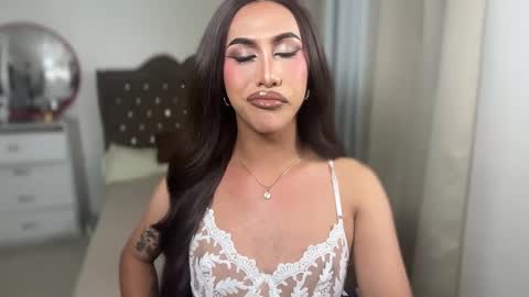 Snapshot of emelywest chatting on 03-16-26, 09:13 EMELY online show from 03-16-26, 09:13