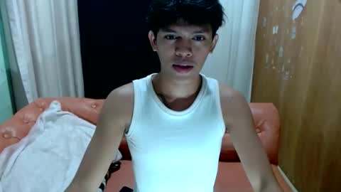 Snapshot of emerald_cummer chatting on 11-19-25, 01:22 emerald_cummer online show from 11-19-25, 01:22