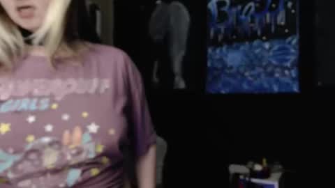 Snapshot of emeraldstrawberri chatting on 02-09-26, 12:14 emeraldstrawberri online show from 02-09-26, 12:14