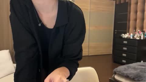 Snapshot of emi__ly chatting on 11-27-25, 06:32 emi__ly online show from 11-27-25, 06:32