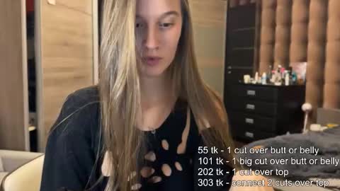 Snapshot of emi__ly chatting on 11-28-25, 06:43 emi__ly online show from 11-28-25, 06:43