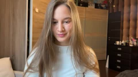 Snapshot of emi__ly chatting on 12-01-25, 06:51 emi__ly online show from 12-01-25, 06:51