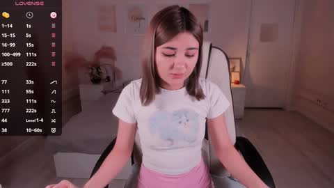 Snapshot of emi_joy chatting on 01-14-25, 07:27 Emily follow me online show from 01-14-25, 07:27