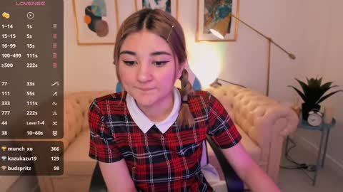 Snapshot of emi_joy chatting on 01-22-25, 06:41 Emily follow me online show from 01-22-25, 06:41