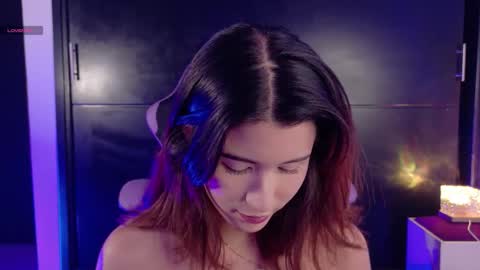 Snapshot of emicute_ chatting on 11-26-25, 12:00 online show from 11-26-25, 12:00