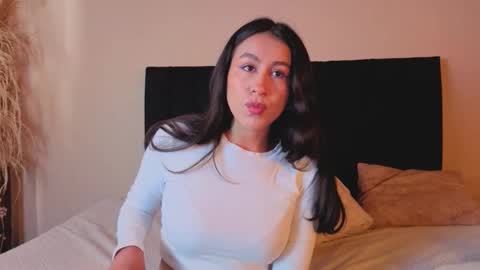 Emilia Gomez online show from 10-09-25, 12:36