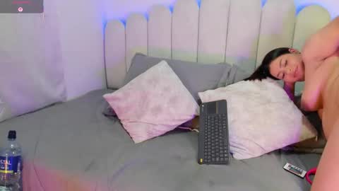 Snapshot of emiily_cooper01 chatting on 03-08-26, 03:21 EmilyCooper online show from 03-08-26, 03:21