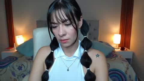 Snapshot of emiily_skinny chatting on 03-22-26, 01:53 emiily_skinny online show from 03-22-26, 01:53