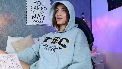 Snapshot of emiily_w1 chatting on 01-21-25, 06:55 Emily online show from 01-21-25, 06:55