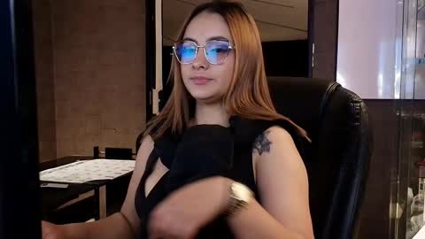 Snapshot of emiily_w1 chatting on 10-08-25, 10:57 Emily online show from 10-08-25, 10:57