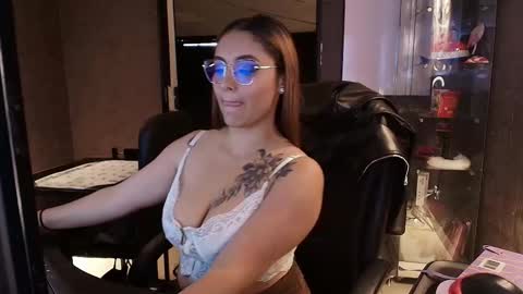 Snapshot of emiily_w1 chatting on 10-13-25, 11:32 Emily online show from 10-13-25, 11:32