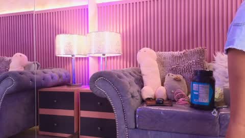 Snapshot of emiiscoot_1 chatting on 01-11-25, 01:01 Emily online show from 01-11-25, 01:01