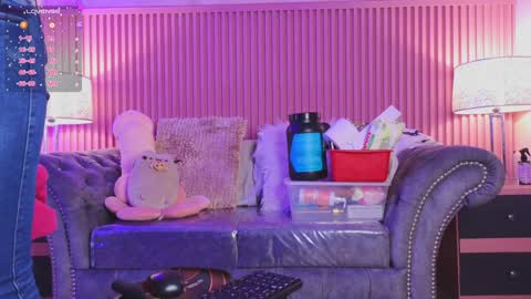 Snapshot of emiiscoot_1 chatting on 01-15-25, 12:15 Emily online show from 01-15-25, 12:15